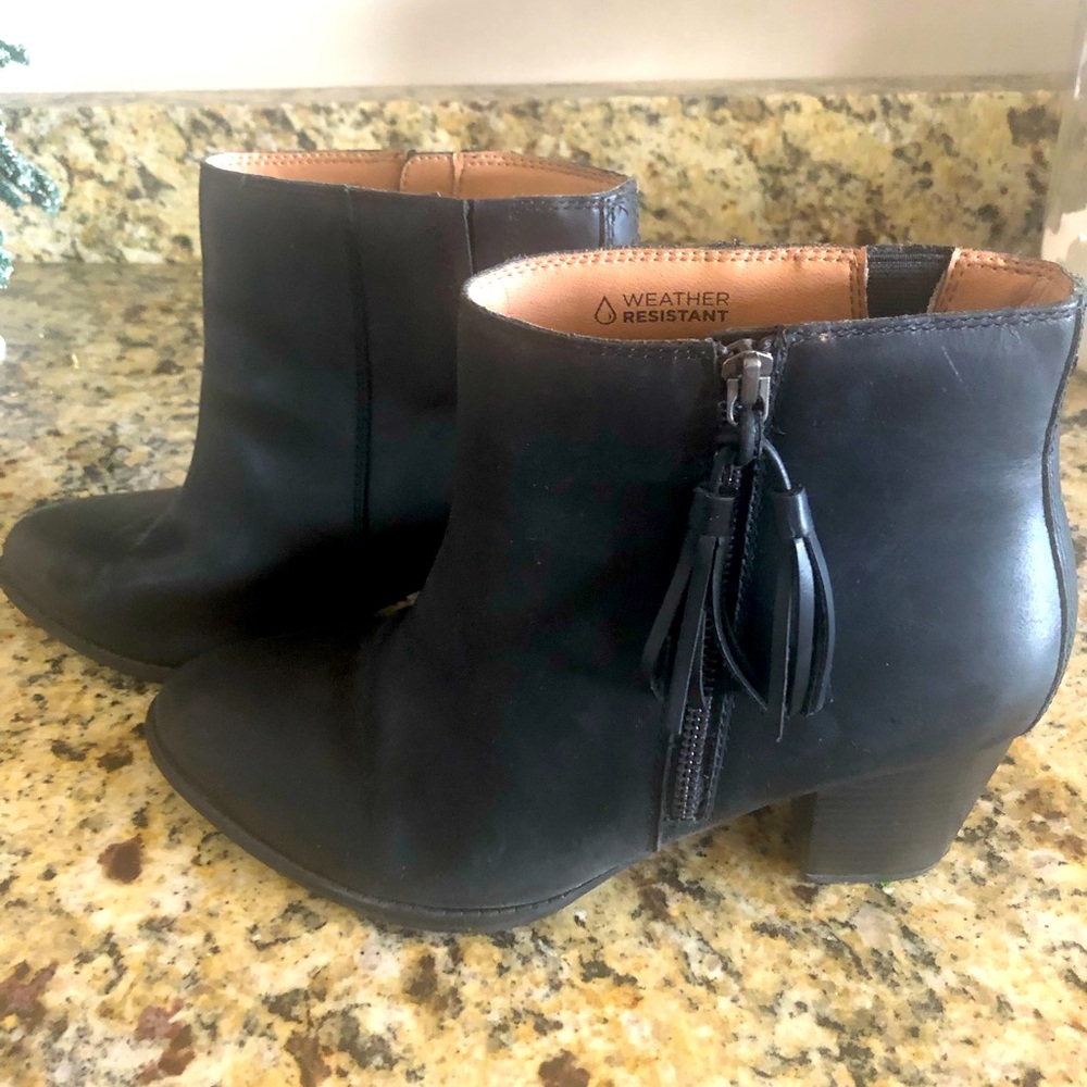 Vionic 11 black zip up with tassels weather resistant boots